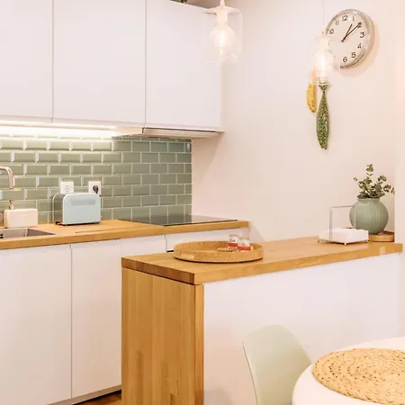 Aquilla's Alfama By Mycelia Lisboa